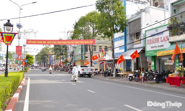 Người dân lập bàn thờ trước cửa nhà, thành kính tưởng nhớ Anh hùng dân tộc Trương Định.