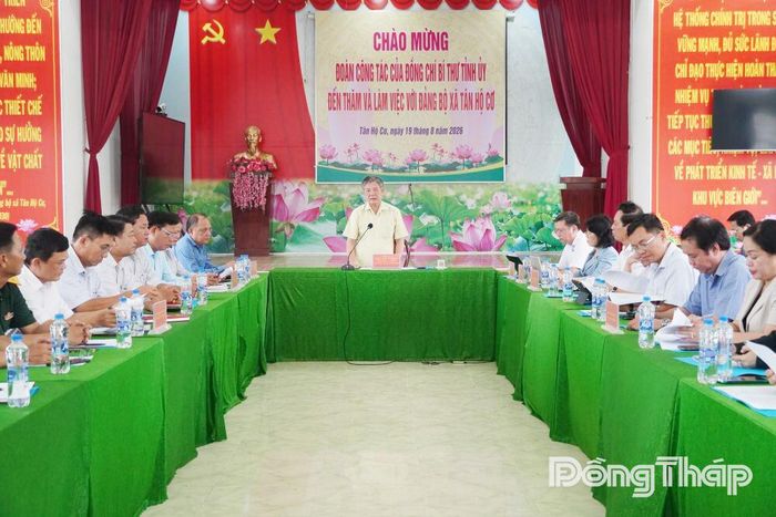Bí thư Tỉnh ủy Đồng Tháp Ngô Chí Cường phát biểu tại buổi làm việc với Ban Thường vụ Đảng ủy xã Tân Hộ Cơ.