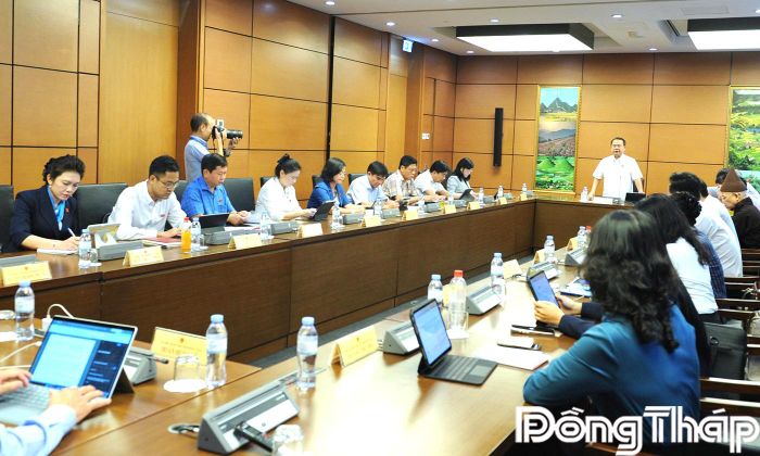 Quang cảnh thảo luận tại tổ