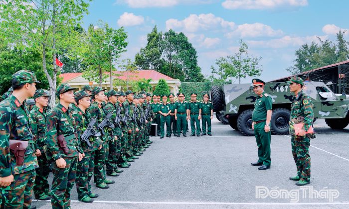 Trung tướng Trương Mạnh Dũng, Phó Tổng Tham mưu trưởng Quân đội nhân dân Việt Nam kiểm tra công tác sẵn sàng chiến đấu tại Đại đội Trinh sát Cơ giới 1.