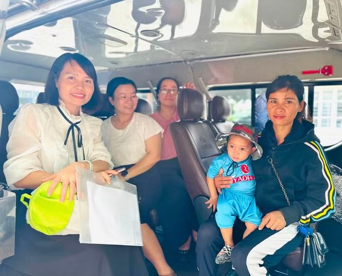 Em Đinh Văn Hăm (SN 2023, dân tộc Bahnar, làng Đak Hway 1) được Trung tâm Bảo trợ xã hội tổng hợp Pleiku tiếp nhận chăm sóc và nuôi dưỡng. Ảnh: A.K