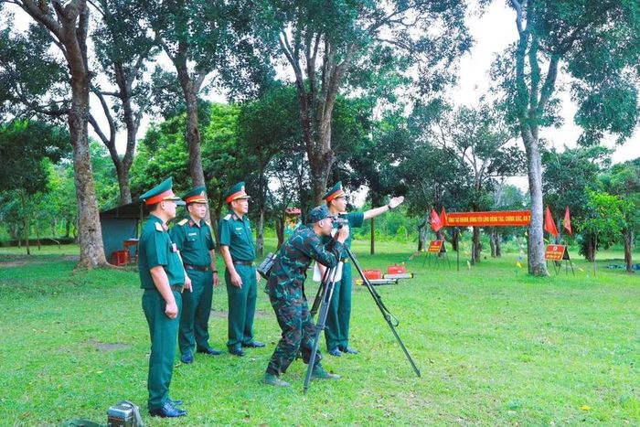 Lữ đoàn 40 tổ chức hội thi cán bộ huấn luyện giỏi năm 2026. Ảnh: N.T