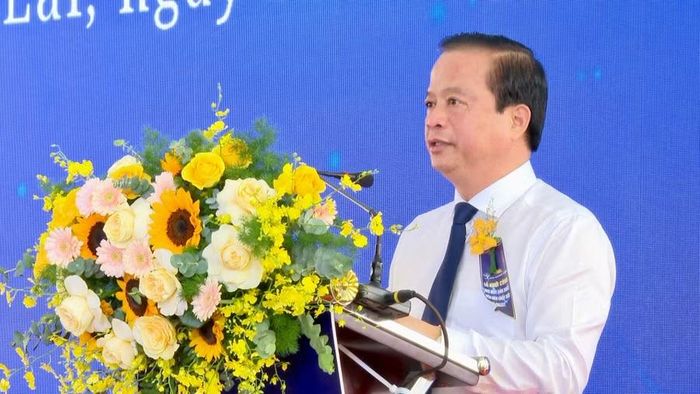 Phó Chủ tịch Thường trực UBND tỉnh Nguyễn Tuấn Thanh phát biểu tại buổi lễ. Ảnh: Nhật Trường