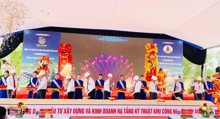 Nghi thức khởi công Dự án Đầu tư xây dựng và kinh doanh hạ tầng kỹ thuật Khu công nghiệp Tây Giang. Ảnh: Trần Dung