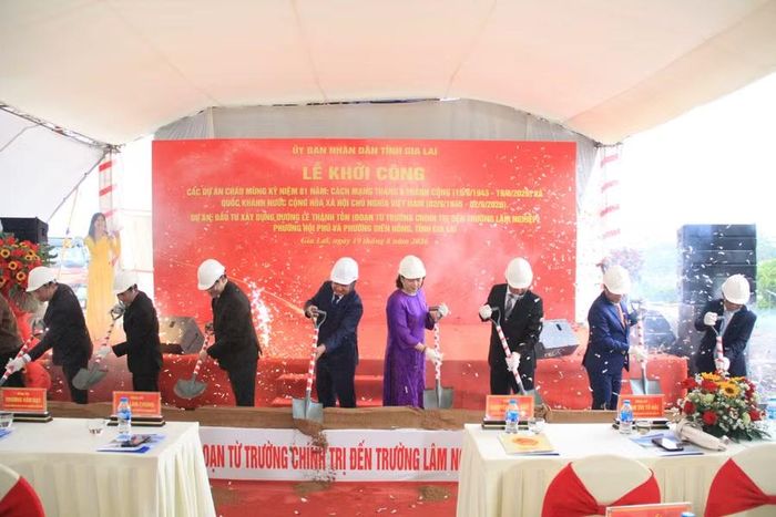 Nghi thức khởi công Dự án đường Lê Thánh Tôn (đoạn từ Trường Chính trị tỉnh Gia Lai đến Phân hiệu Trường Đại học Lâm nghiệp tại Gia Lai). Ảnh: Hoàng Hoài