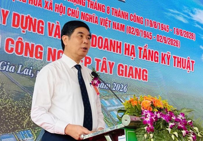Phó Chủ tịch UBND tỉnh Lâm Hải Giang phát biểu tại lễ khởi công Dự án Đầu tư xây dựng và kinh doanh hạ tầng kỹ thuật Khu công nghiệp Tây Giang. Ảnh: Trần Dung