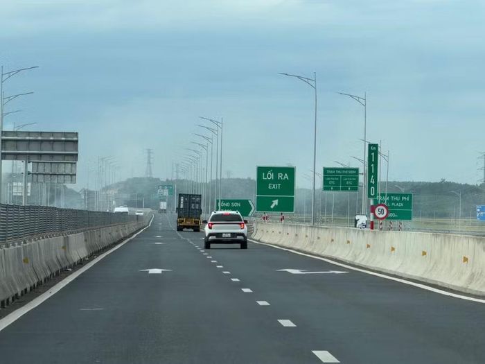 Phí 6.600 đồng chỉ áp dụng với tài khoản ePass có phát sinh giao dịch xe qua trạm BOT trong tháng liền trước. Ảnh: Phương Vi