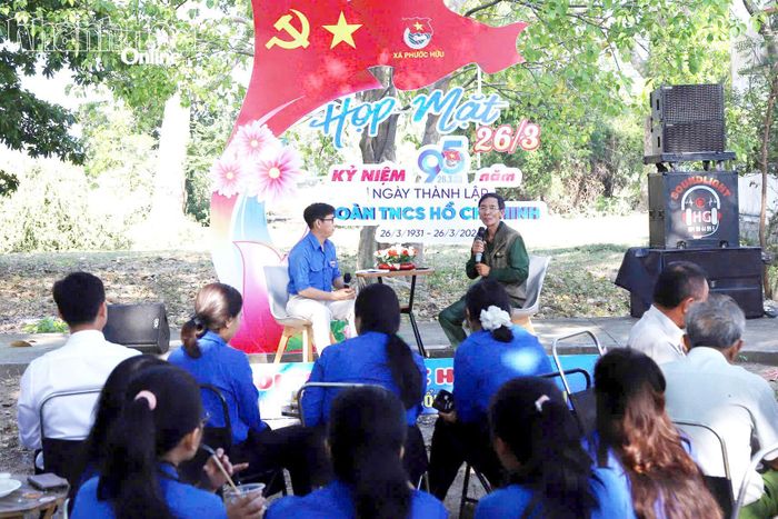 Chương trình “Café sáng” kết hợp tọa đàm “Câu chuyện thời hoa lửa” tại Nhà truyền thống thôn La Chữ do Đoàn xã Phước Hữu tổ chức.