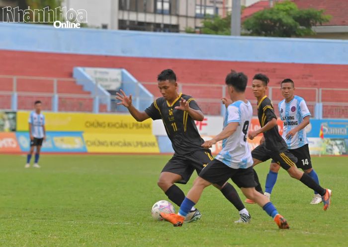 Các đội bóng thi đấu tại Giải vô địch bóng đá Đại hội Thể dục thể thao tỉnh lần thứ I năm 2026 trên Sân vận động 19-8 Nha Trang.