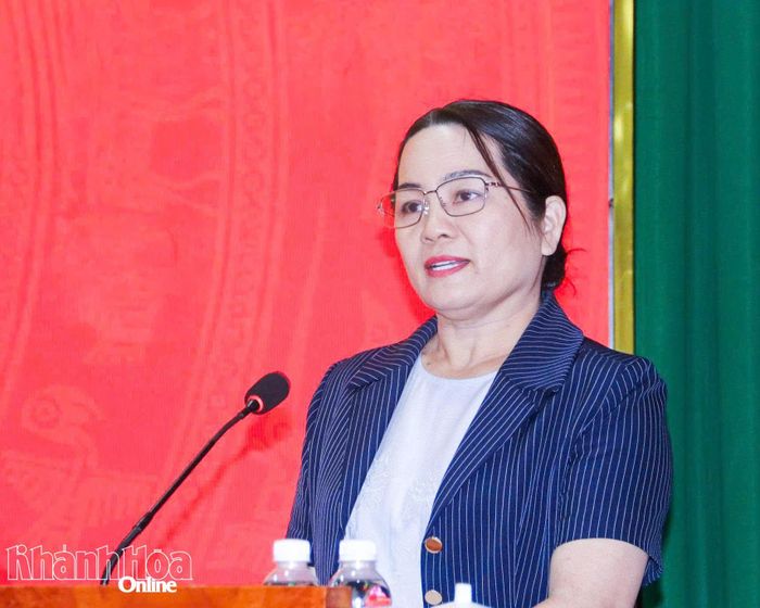 Lãnh đạo Hội Liên hiệp Phụ nữ tỉnh phát biểu khai mạc lớp bồi dưỡng.