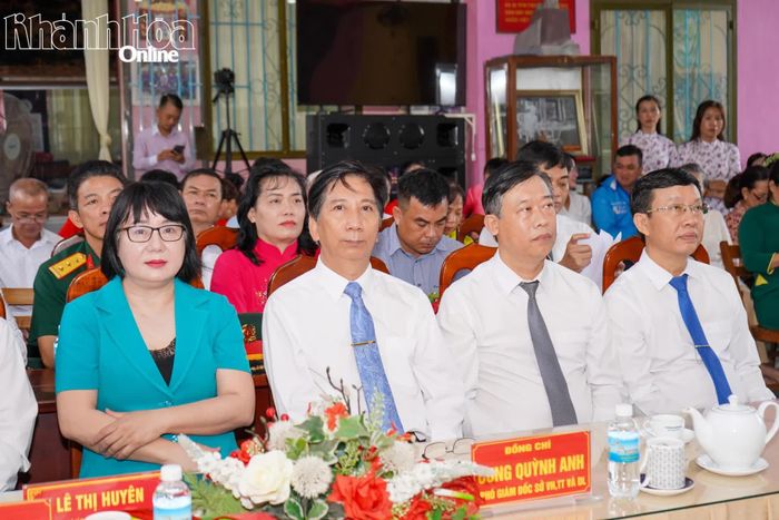 Các đại biểu dự lễ.