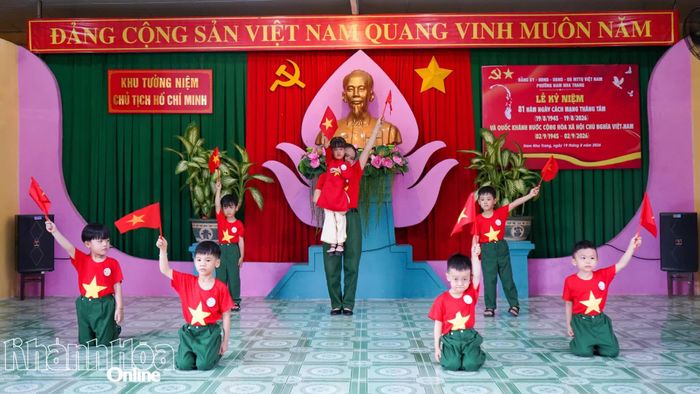 Tiết mục biểu diễn văn nghệ của Trường Mầm non Mặt Trời Nhỏ.