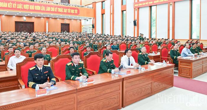 Các đại biểu dự lễ tốt nghiệp.
