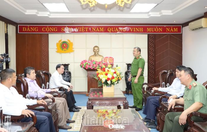 Lãnh đạo Công an tỉnh phát biểu cảm ơn sự quan tâm của các đồng chí lãnh đạo tỉnh.