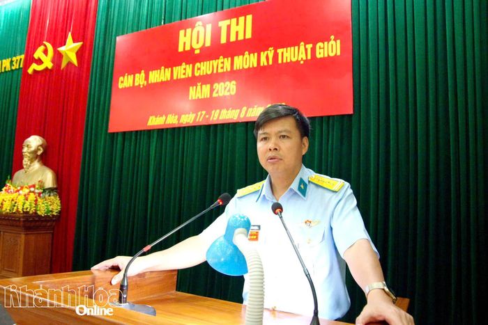 Đại tá Lê Trần Phương - Sư đoàn trưởng Sư đoàn 377 phát biểu chỉ đạo hội thi.