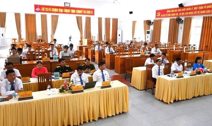 Các đại biểu tham dự kỳ họp.