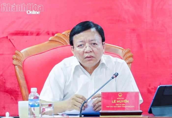Phó Chủ tịch UBND tỉnh Lê Huyền chủ trì cuộc họp.