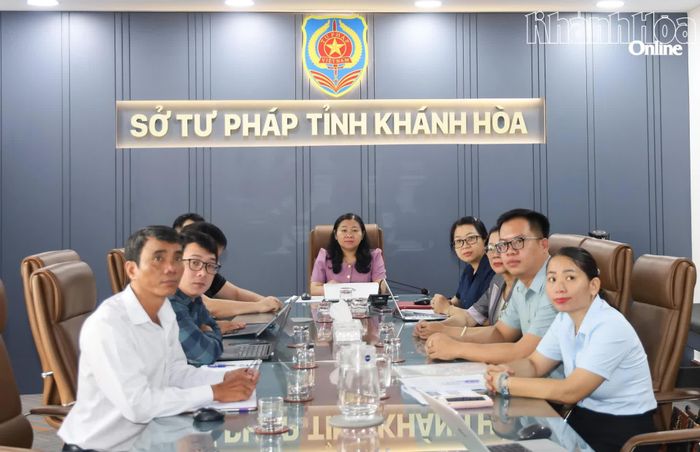 Các đại biểu tham dự cuộc họp tại điểm cầu Khánh Hòa.