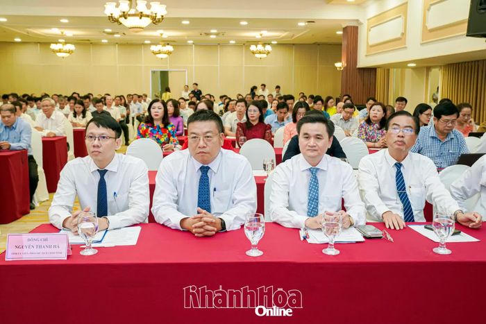 Các đồng chí: Võ Hoàn Hải, Nguyễn Thanh Hà và các đại biểu tham dự hội nghị.