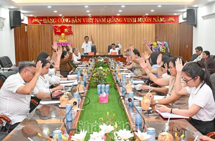 Ban Chấp hành Đảng bộ phường biểu quyết thông qua dự thảo Đề án Thành lập Trường Mầm non Nha Trang.