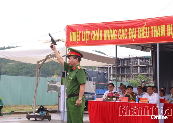 Đại tá Lê Quang Đồng phát lệnh thực tập.