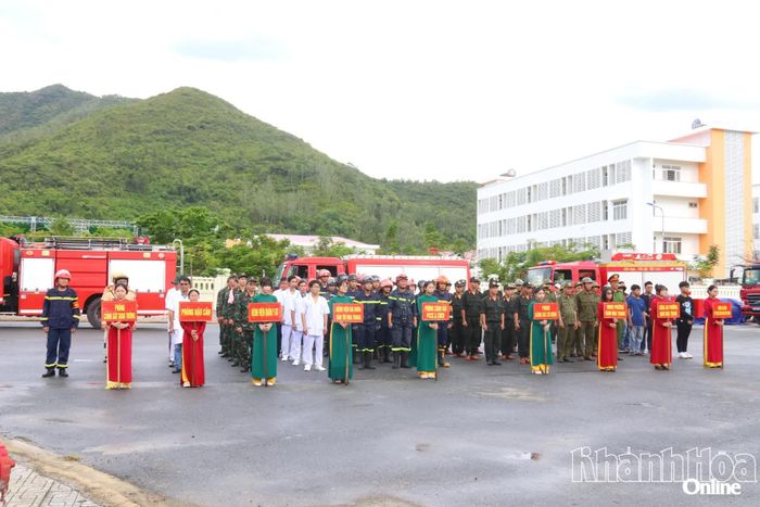 Gần 200 người tham gia cuộc thực tập.