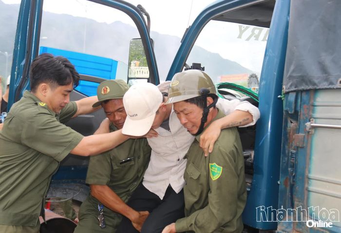 Một nạn nhân được giải cứu.