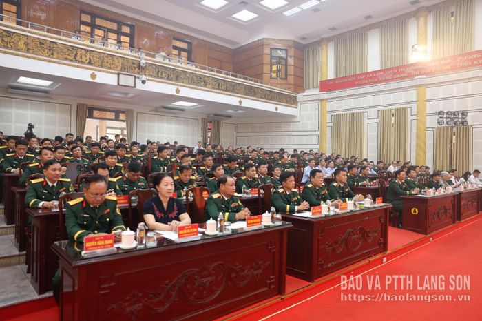 Các đại biểu tham dự chương trình gặp mặt