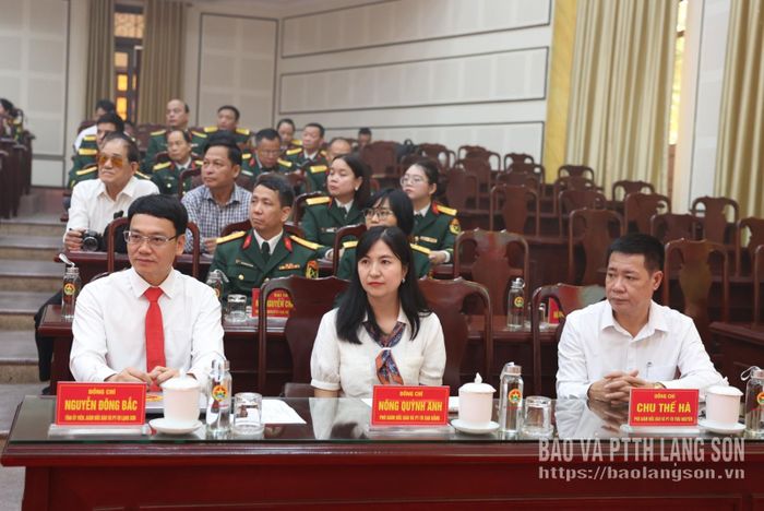 Lãnh đạo Báo và PTTH Lạng Sơn cùng các đại biểu dự chương trình gặp mặt