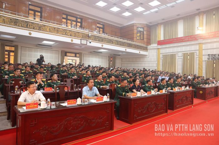 Các đại biểu tham dự chương trình gặp mặt