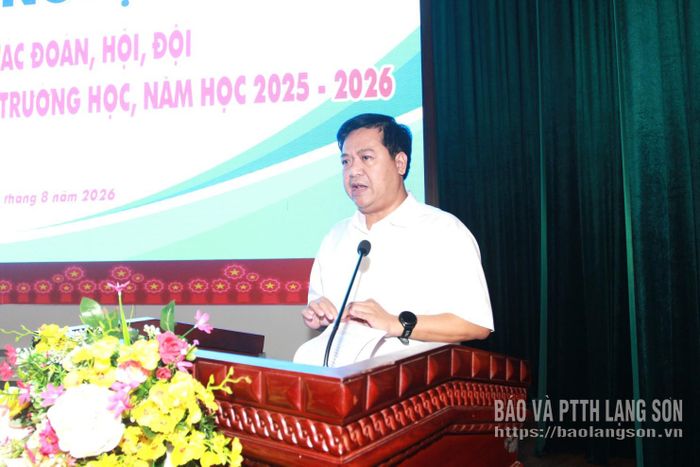 Lãnh đạo Sở Giáo dục và Đào tạo phát biểu tại hội nghị