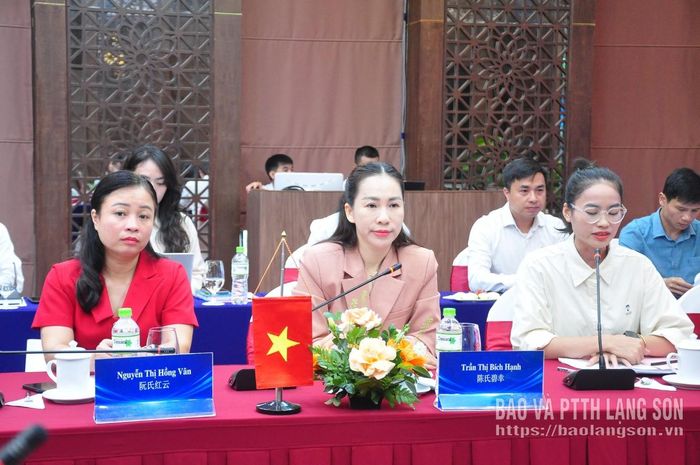 Lãnh đạo Sở Văn hoá, Thể thao và Du lịch tỉnh Lạng Sơn trao đổi các nội dung tại hội đàm