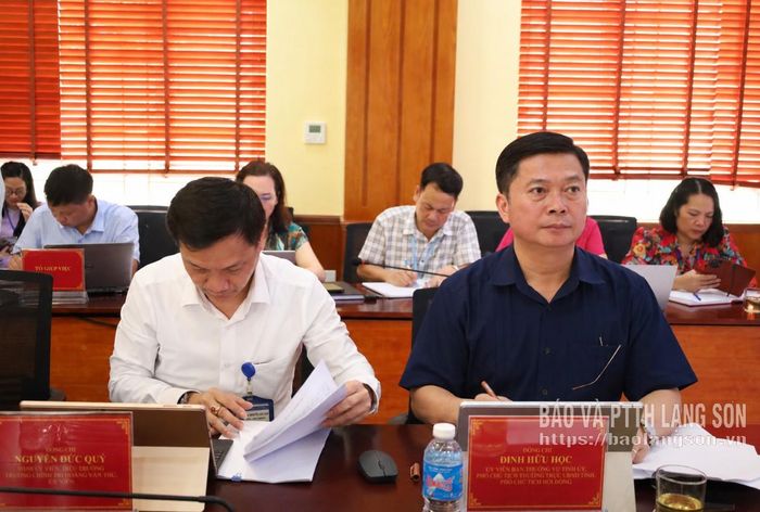 Các đại biểu dự cuộc họp