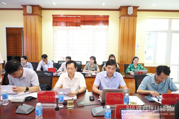 Các đại biểu tập trung đánh giá hồ sơ