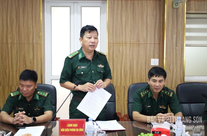 Lãnh đạo Đồn Biên phòng Na Hình phát biểu ý kiến tại hội nghị
