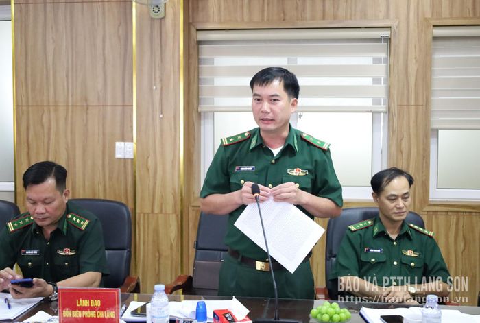 Lãnh đạo Đồn Biên phòng Chi Lăng phát biểu ý kiến tại hội nghị
