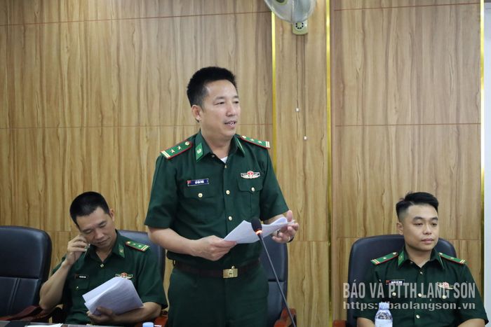 Lãnh đạo Đồn Biên phòng Bảo Lâm phát biểu ý kiến tại hội nghị