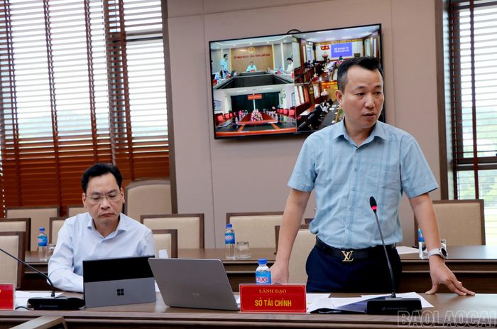 Đại biểu tham gia ý kiến tại cuộc họp.