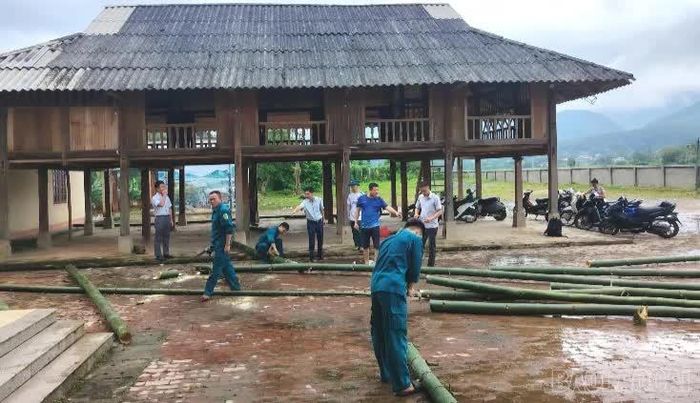 Các lực lượng khẩn trương hoàn thiện cổng chào, chuẩn bị không gian Lễ hội Tết Xíp Xí.