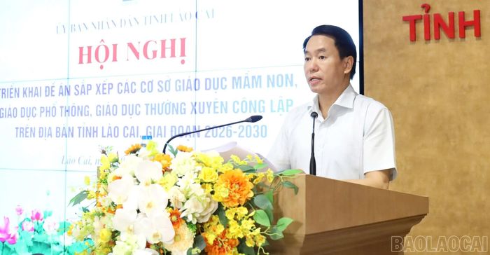 Lãnh đạo Sở Giáo dục và Đào tạo phát biểu tại hội nghị.