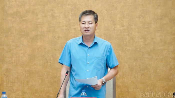 Đồng chí Ngô Hạnh Phúc - Phó Chủ tịch Thường trực UBND tỉnh phát biểu kết luận cuộc họp.