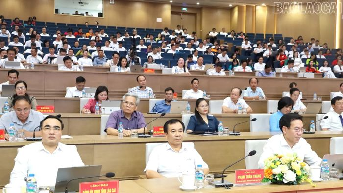 Các đại biểu tham dự hội nghị.