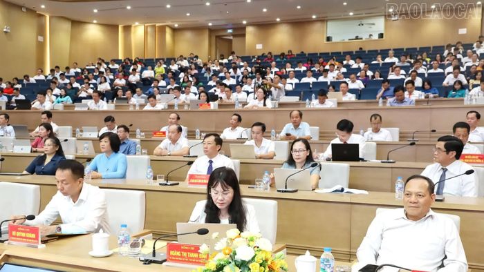 Các đại biểu tham dự hội nghị.