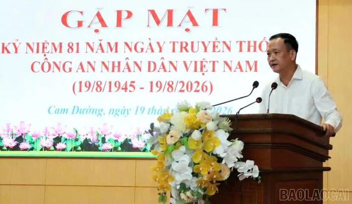 Đồng chí Vũ Hùng Dũng - Bí thư Đảng ủy, Chủ tịch HĐND phường Cam Đường phát biểu tại buổi gặp mặt.