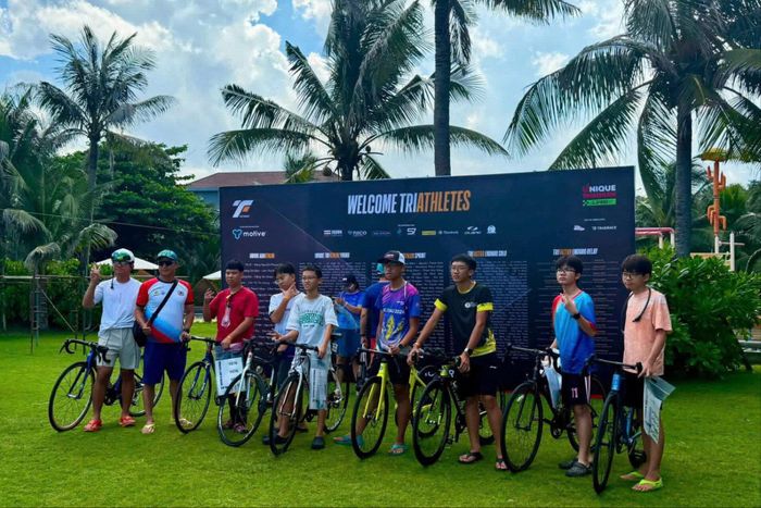 Vietnam TriFactor 2026 quy tụ các vận động viên trong nước và quốc tế tham gia nhiều nội dung bơi, đạp xe và chạy bộ