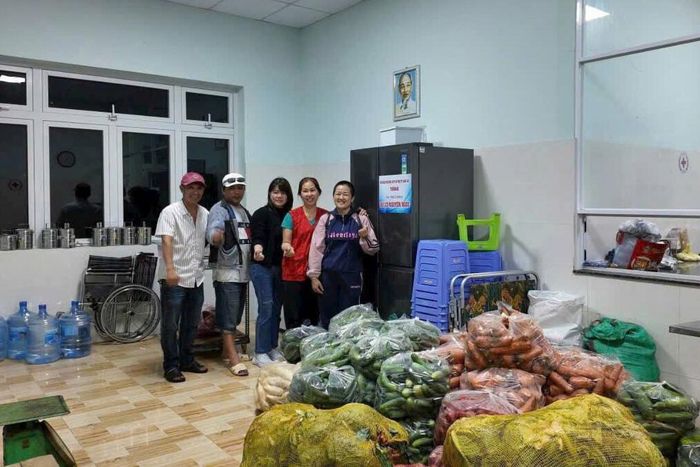 Rau tươi được gửi tới từ các tình nguyện viên
