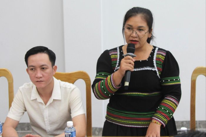 Đại biểu Huỳnh Thị Hạnh, dân tộc K’ho, Bí thư Chi bộ thôn La Ngâu, xã Đồng Kho gửi gắm tâm tư