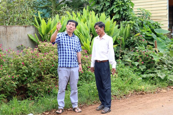 Những người uy tín tại bon Sar Pa, xã Thuận An luôn là cầu nối đưa chính sách của Đảng, pháp luật của Nhà nước đến với người dân
