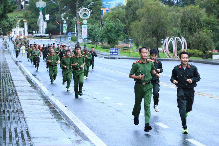 Hoạt động chạy bộ tạo không khí thi đua chào mừng các ngày lễ lớn, đồng thời thúc đẩy phong trào rèn luyện thể dục, thể thao trong lực lượng Công an nhân dân