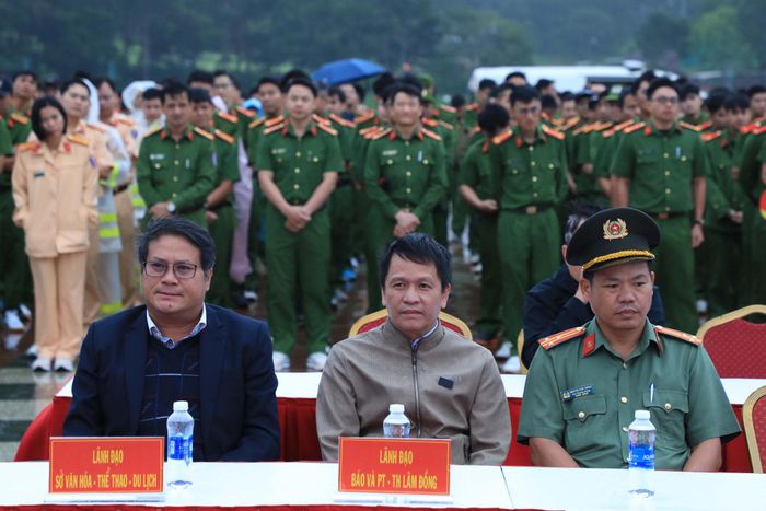 Lãnh đạo các sở, ngành của tỉnh Lâm Đồng tham dự lễ phát động